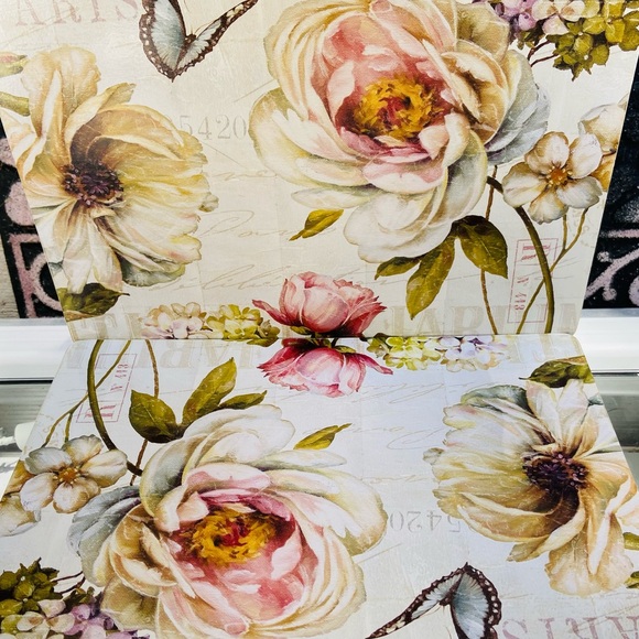 8 GUC Paris Flowers and a Butterfly Place Mats Slightly Used but Still Clean🦋🌸 - Picture 5 of 16